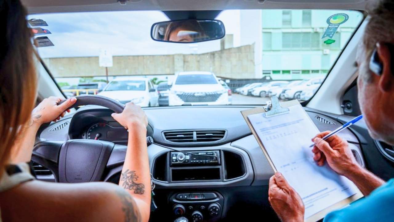 Governo torna oficial nesta terça medidas para tirar carteira de motorista, a CNH, sem autoescola.