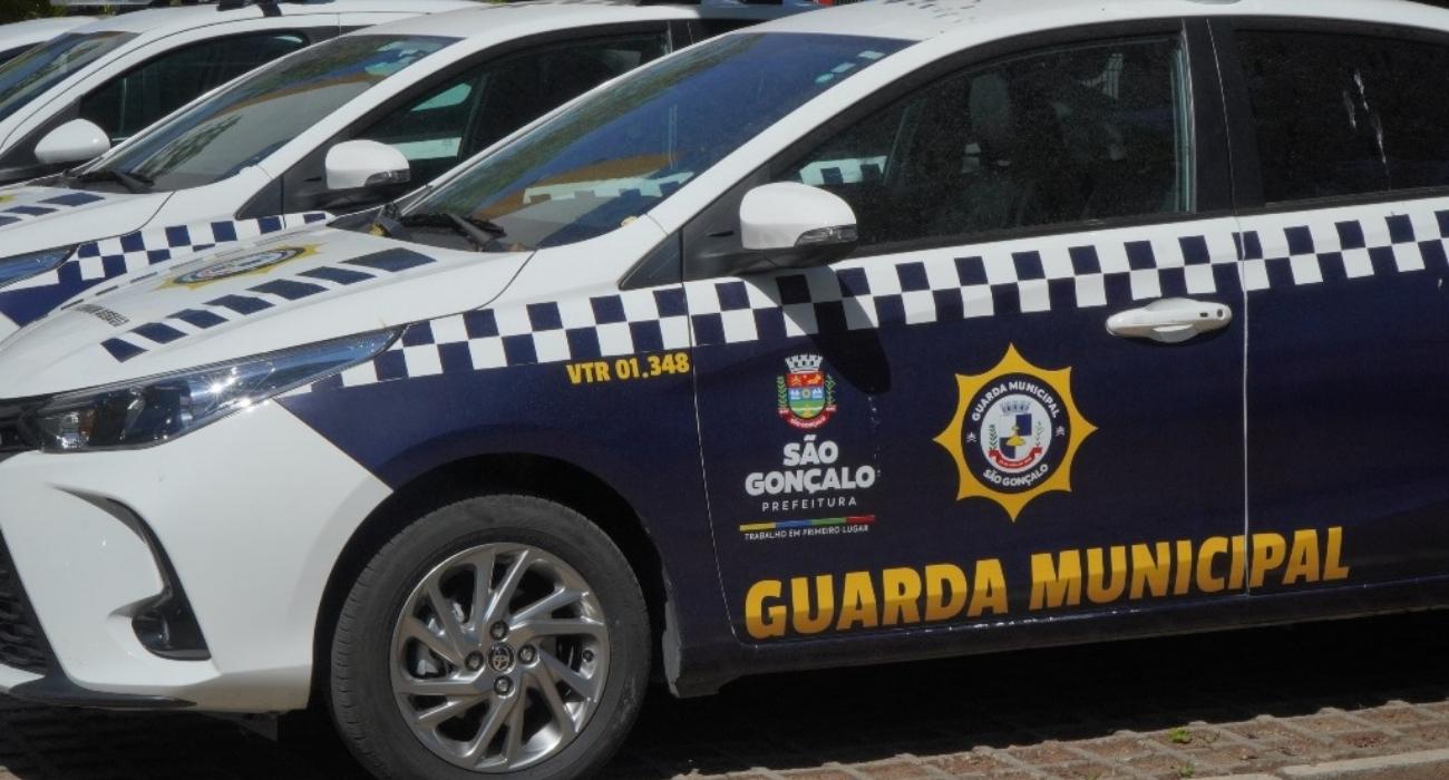 Agentes da Guarda Municipal de São Gonçalo em ação durante patrulhamento urbano