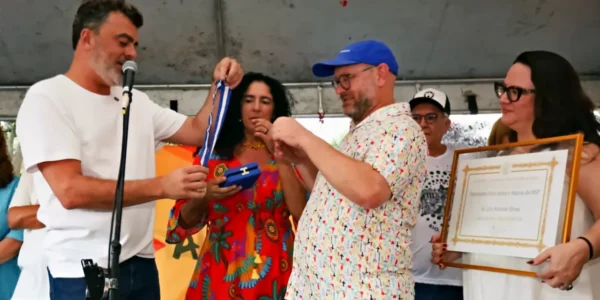 Homenagem a Luiz Antonio Simas e ao Cordão da Bola Preta pelo deputado Vitor Junior no Alfa Bar.