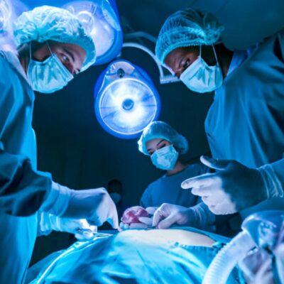 Mutirão de cirurgias no Hospital Antônio Pedro amplia o acesso a procedimentos pelo SUS em Niterói.