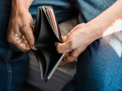 Funcionário que se sentir prejudicado com atraso pode denunciar empresa ou empregador que não pagar o 13º salário no prazo certo, sem se expor