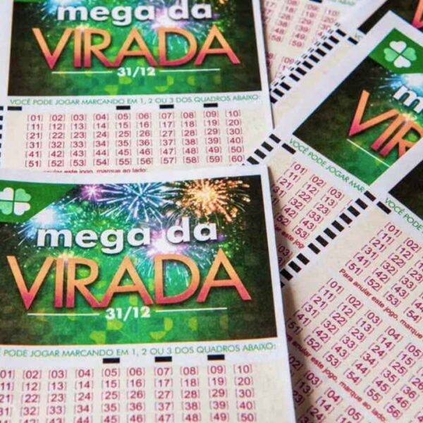 Volantes oficiais das Loterias Caixa em destaque para quem busca saber quanto é o prêmio da Mega da Virada em 2025.