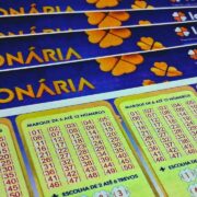 Resultado da +Milionária agora: números e trevos sorteados no concurso 312, premiação, dezenas e apostas ganhadoras de quarta-feira, 17/12