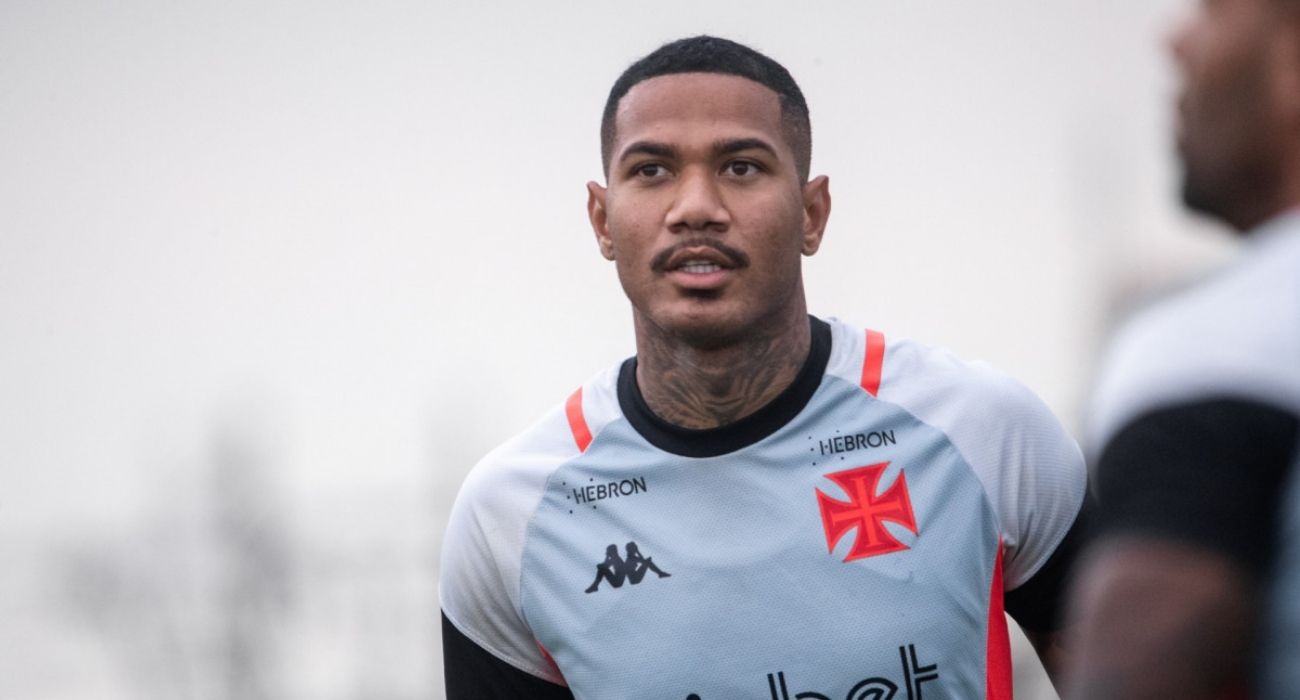 Zé Gabriel durante partida com a camisa do Vasco pelo Campeonato Brasileiro