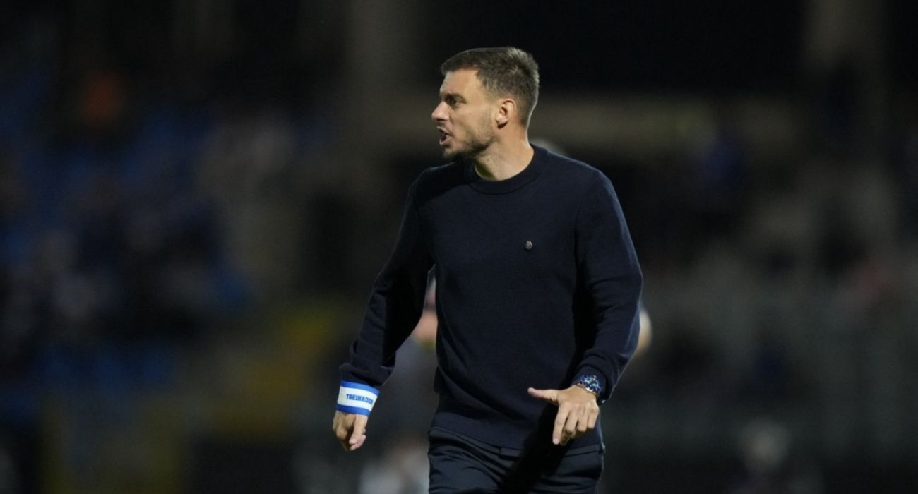 Martin Anselmi em campo durante partida internacional