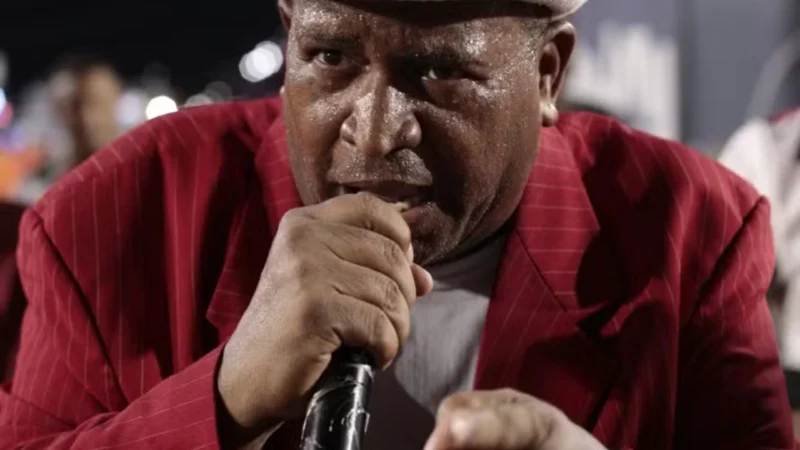 Puxador de Samba Nego, intérprete do Bloco Filhos da Pauta, em Niterói, que lança seu samba-enredo neste sábado neste sábado (10) no Clube Central, em Icaraí, na Zona Sul de Niterói. Nego é um dos mais premiados puxadores de samba do carnaval carioca, com 5 estandartes de ouro conquistados na carreira. Desafio aceito em retribuição ao que a imprensa já lhe proporcionou na carreira
