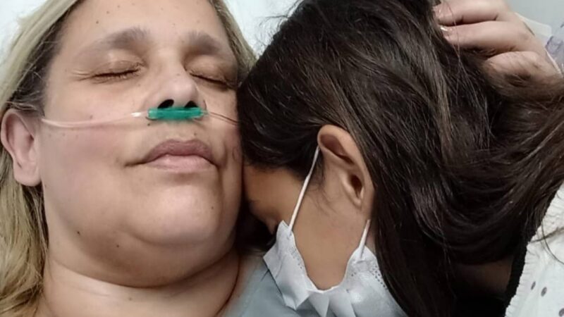 A mão única da solidariedade: Patrícia Nunes, ativista animal e de mulheres, agoniza à espera de um milagre