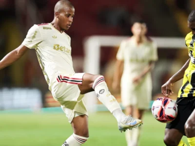 Pelo placar de 3x0, Volta Redonda derrota o Flamengo em jogo marcado por expulsão e gols anulados com ajuda do VAR.