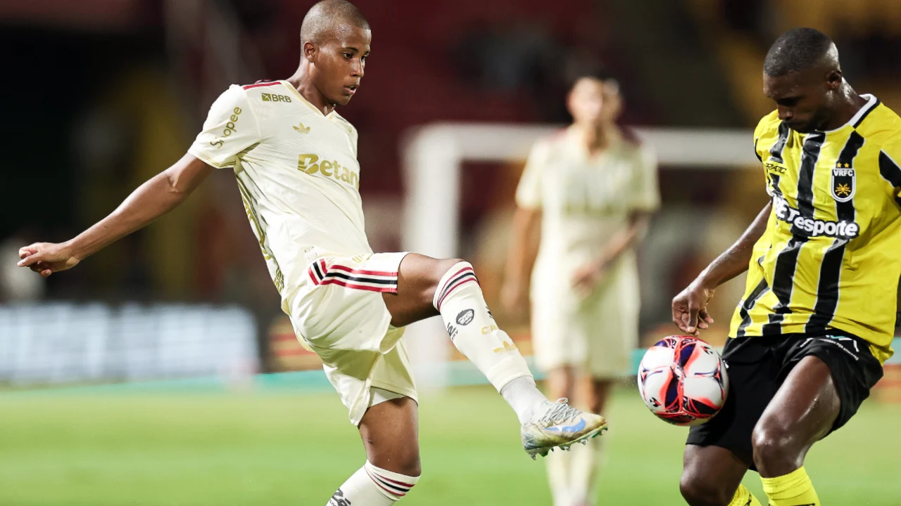 Pelo placar de 3x0, Volta Redonda derrota o Flamengo em jogo marcado por expulsão e gols anulados com ajuda do VAR.