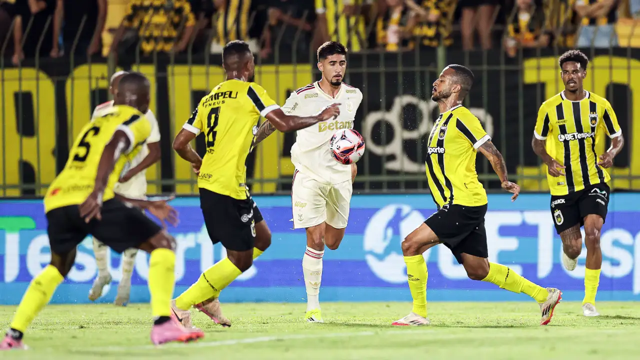 Pelo placar de 3x0, Volta Redonda derrota o Flamengo em jogo marcado por expulsão e gols anulados com ajuda do VAR.