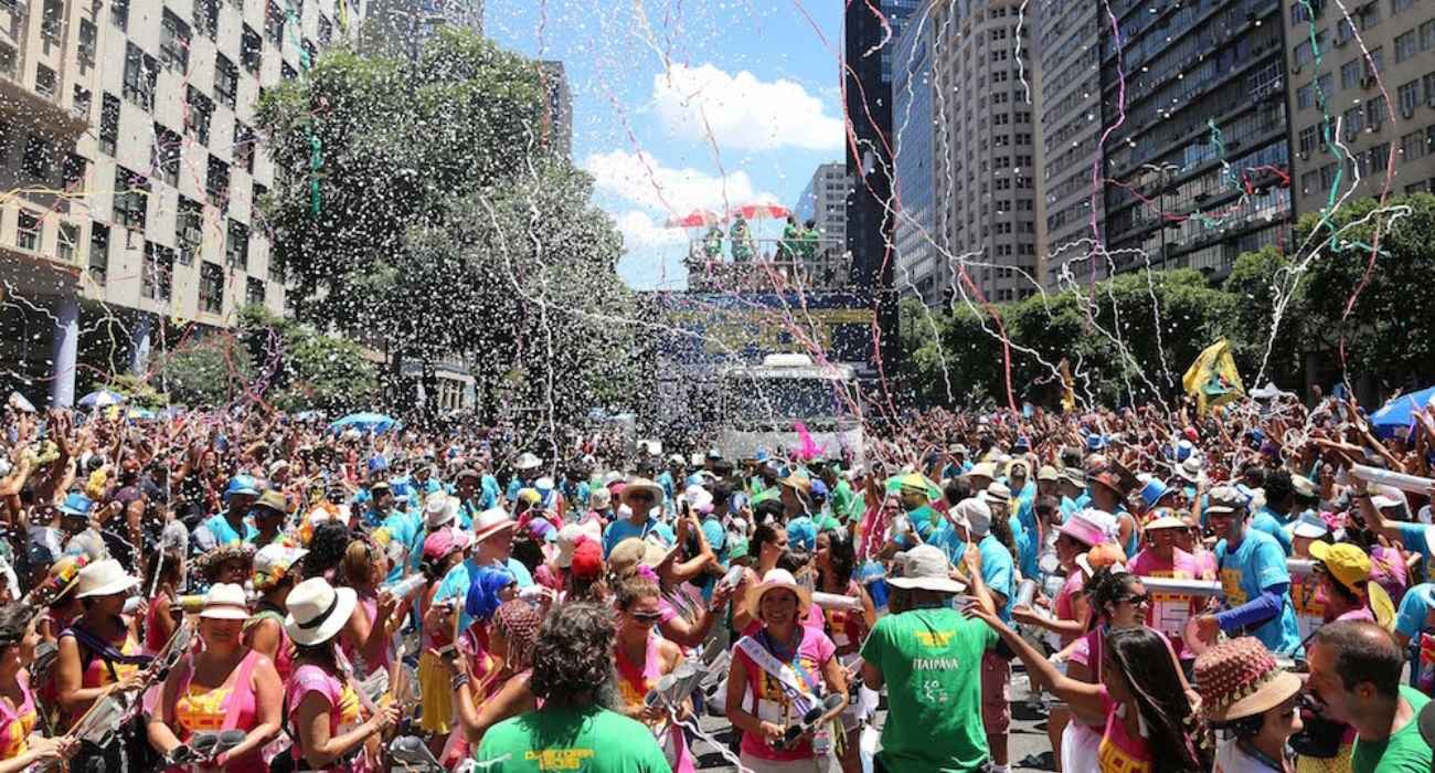 Blocos lotam o Centro do Rio na Abertura do Carnaval Não Oficial