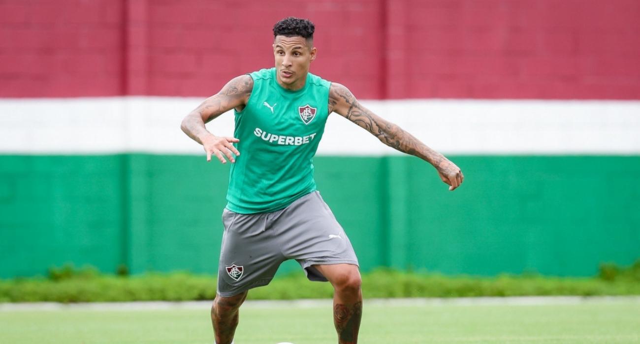 Arana em ação pelo Fluminense no clássico contra o Flamengo