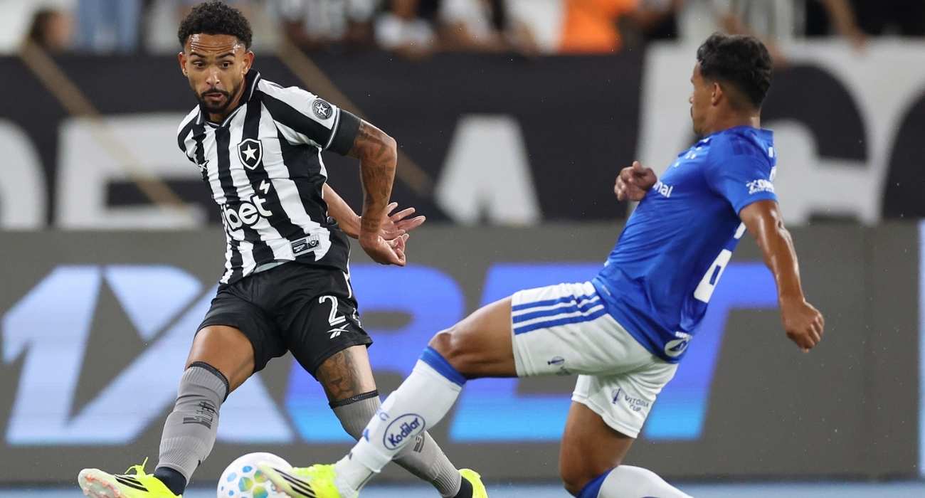 Vitinho ,Botafogo ,em ação durante partida contra o Cruzeiro