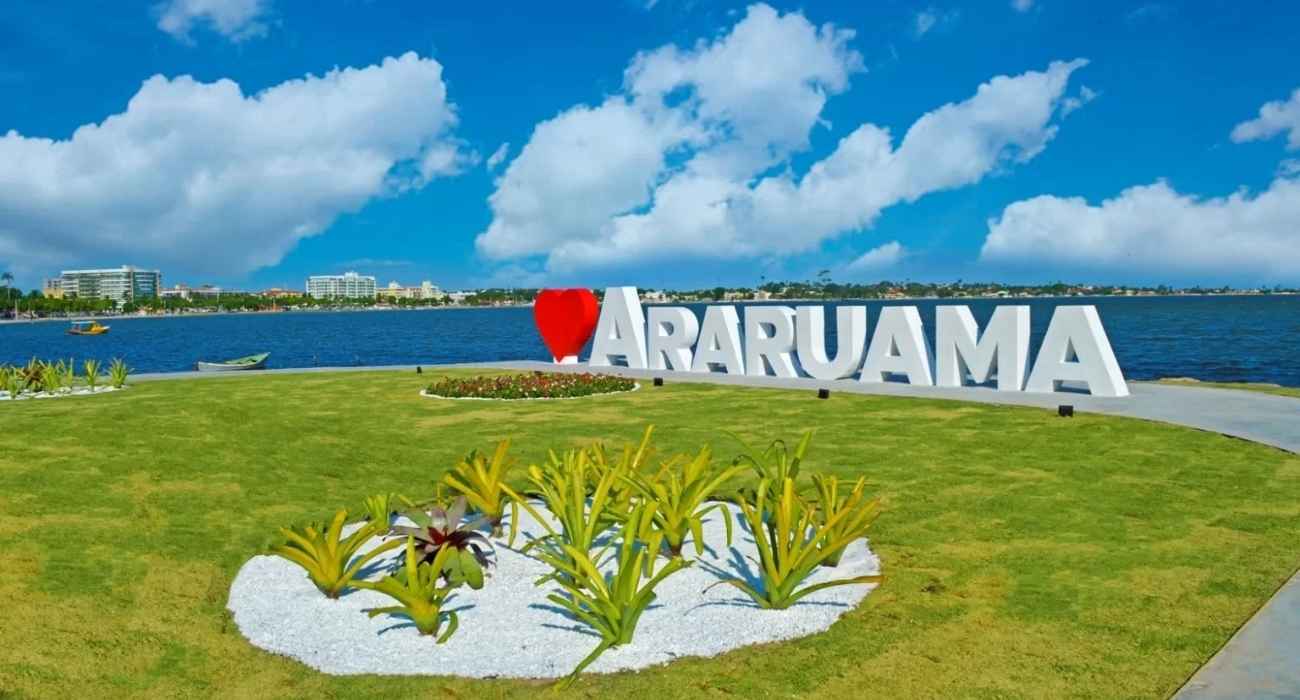 Placa de Araruama na orla da Cidade