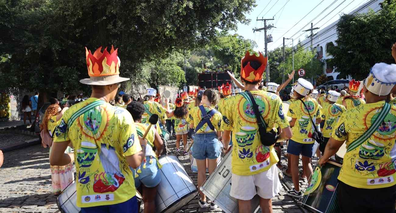 Bloco de rua anima foliões no Carnaval de Niterói Bloco de rua anima foliões no Carnaval de Niterói
