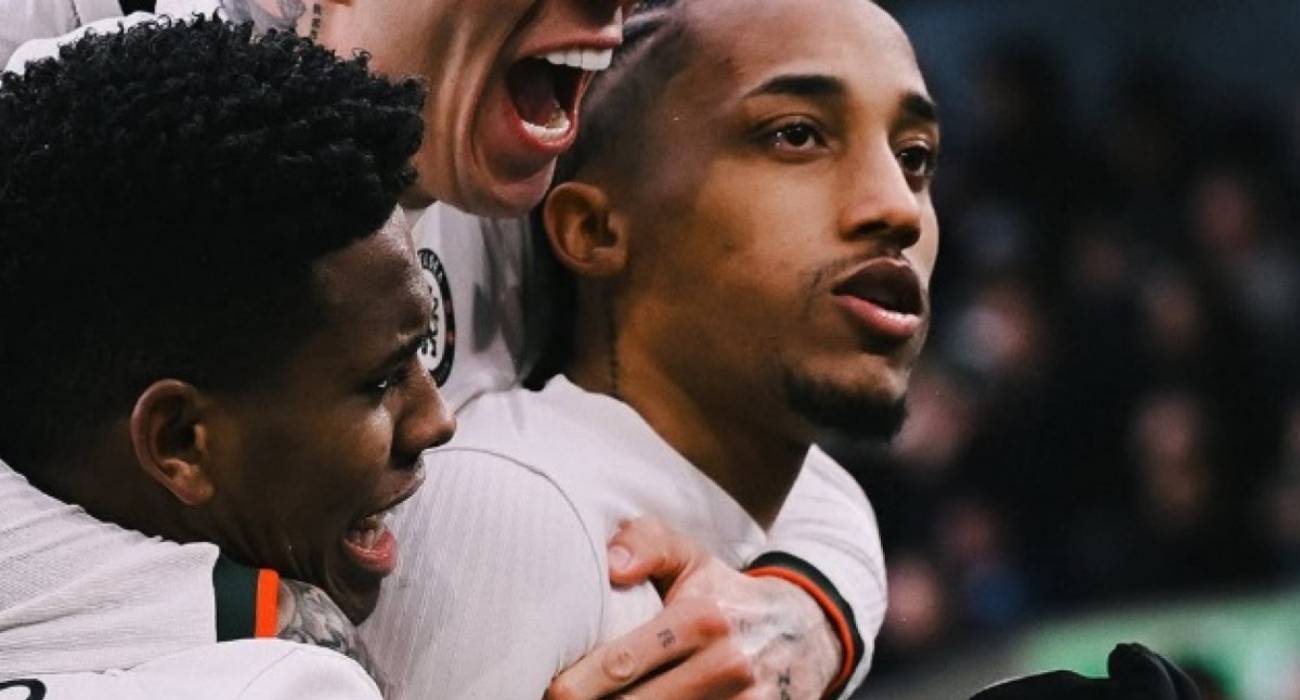 Estêvão comemora gol pelo Chelsea na Premier League