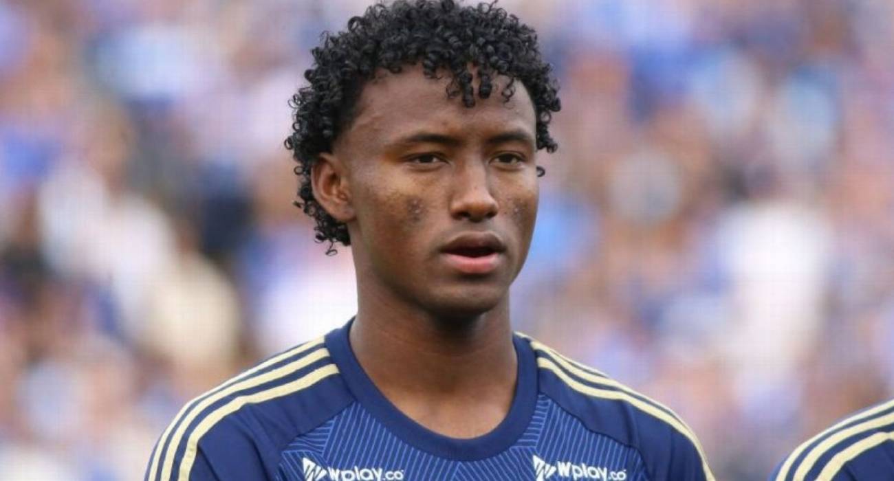 Jhoan Hernández em ação pelo Millonarios antes de acertar com o Botafogo