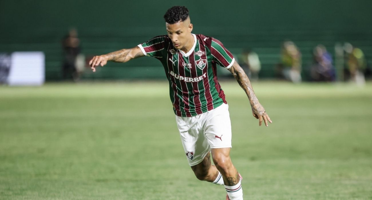 Guilherme Arana em estreia pelo Fluminense no Campeonato Carioca