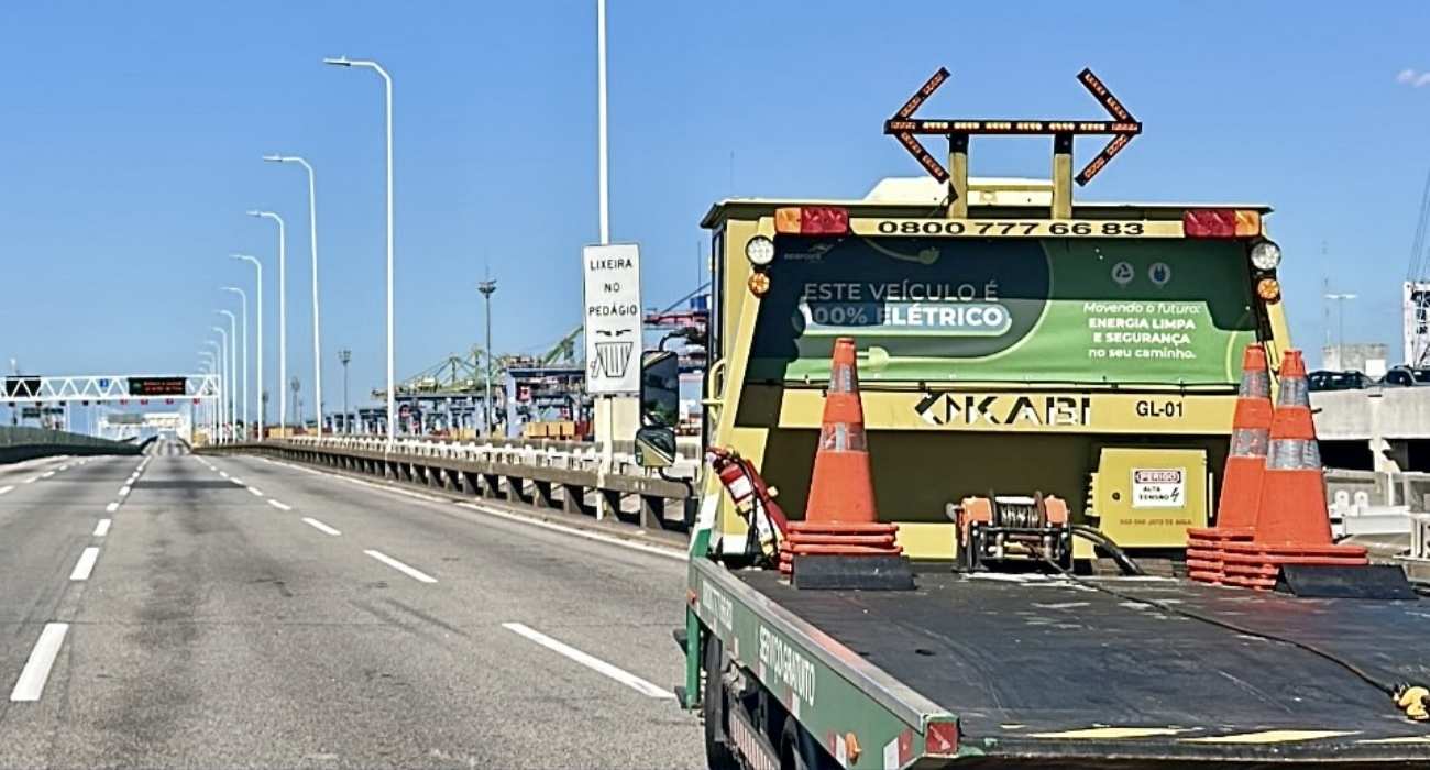 Trânsito lento na Ponte Rio-Niterói após fechamento parcial de pista