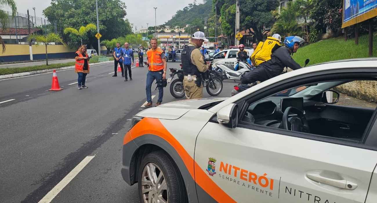 Fiscalização contra motos barulhentas em Niterói