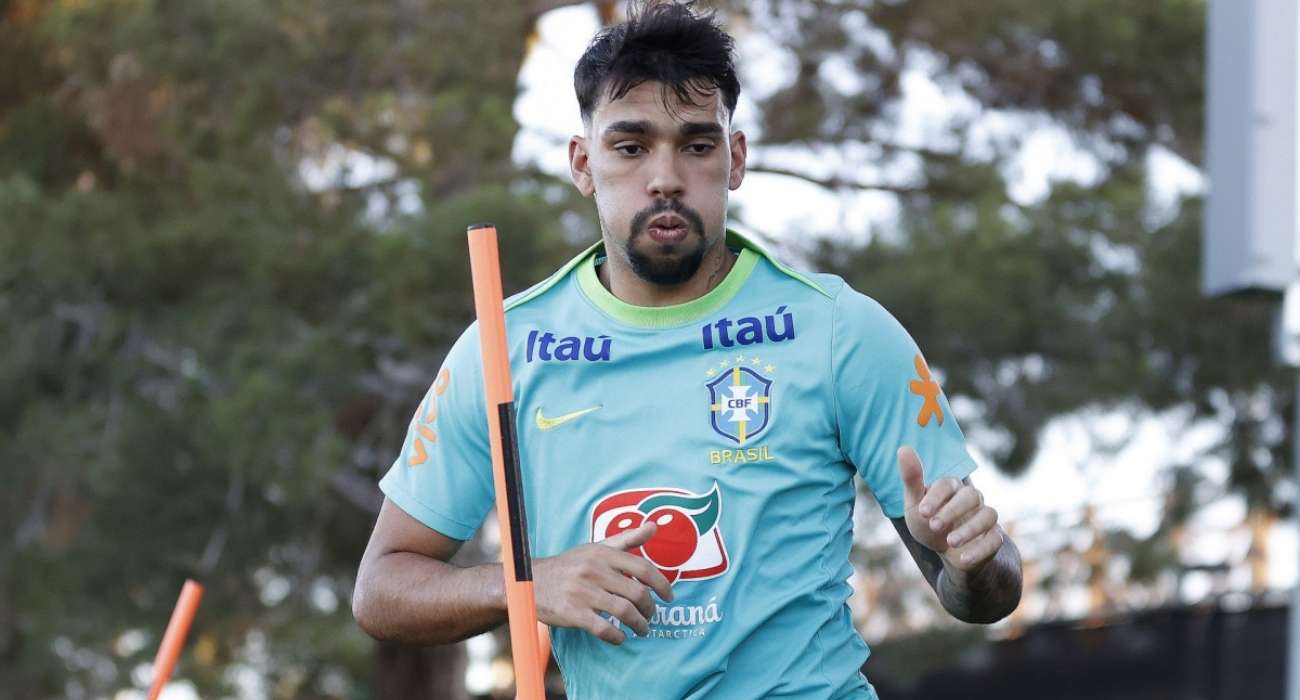 Lucas Paquetá em ação pelo West Ham durante partida da Premier League