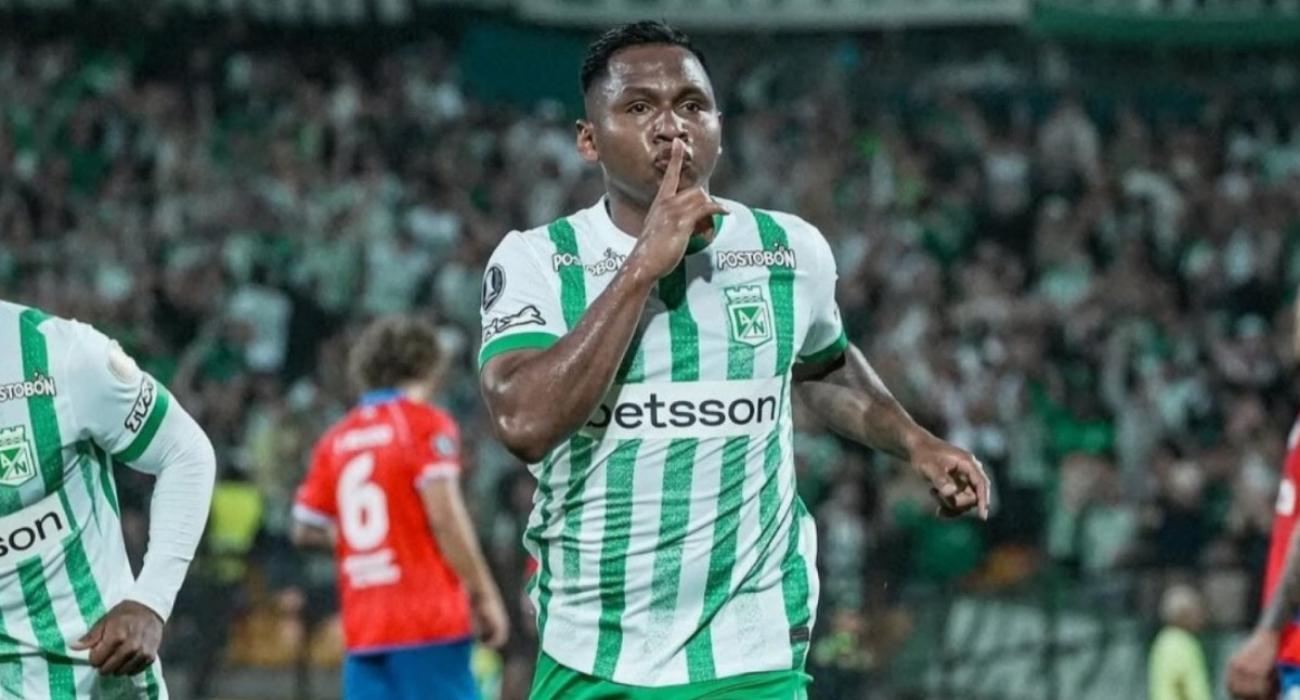 Marino Hinestroza em partida pelo Atlético Nacional Marino Hinestroza em partida pelo Atlético Nacional