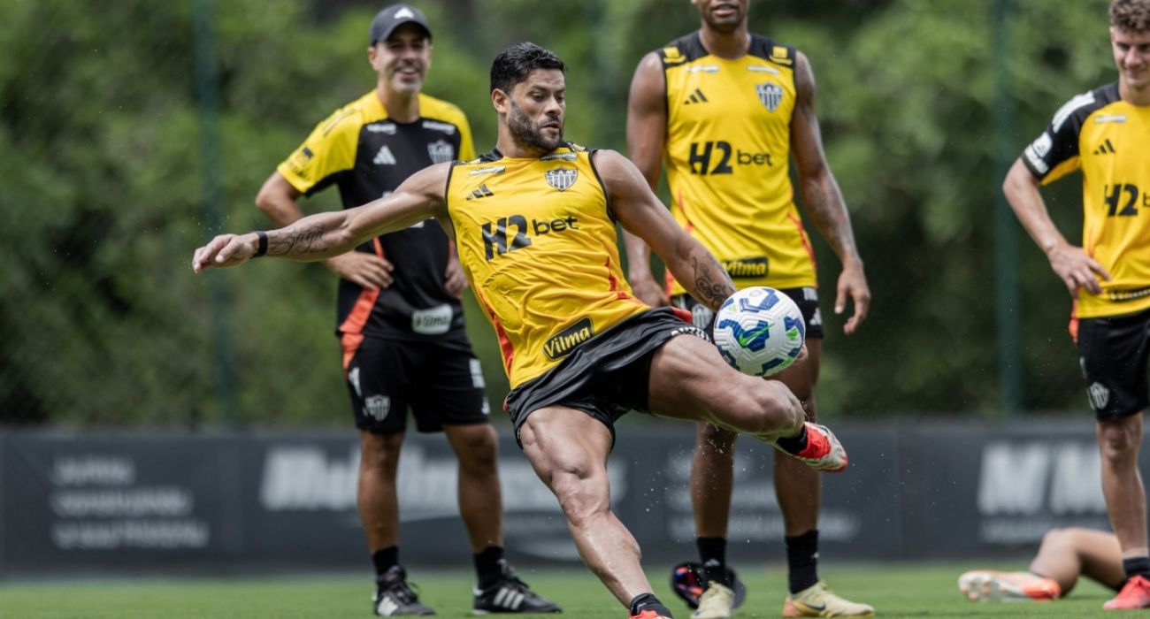 Hulk em ação pelo Atlético-MG durante partida do Brasileirão