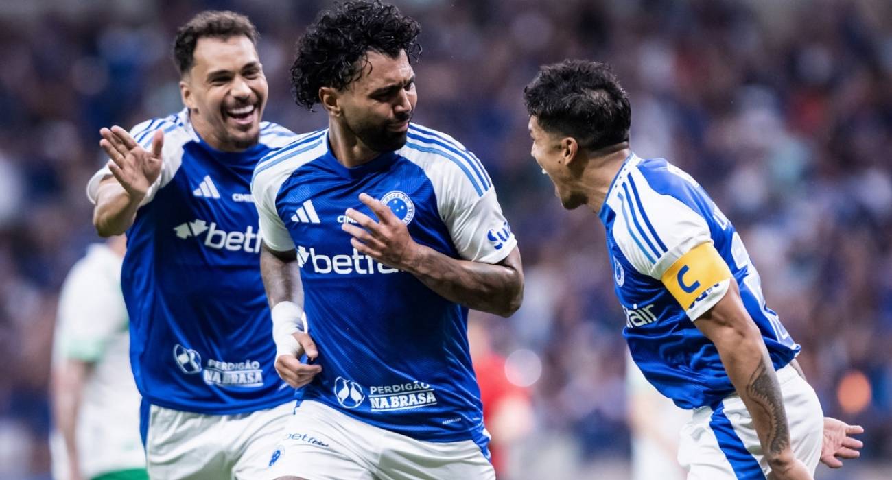 Gabigol com camisa do Santos durante retorno ao clube Gabigol com camisa do Santos durante retorno ao clube