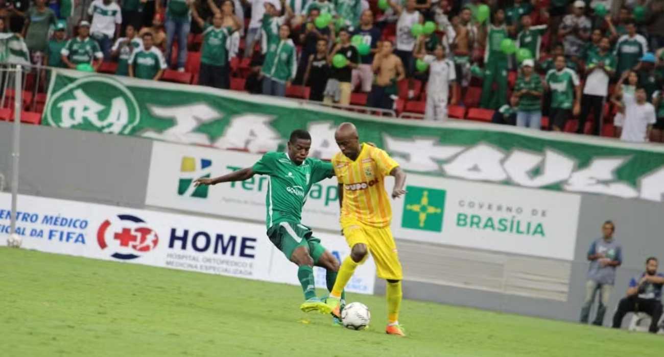 Torcida acompanha Brasiliense x Gama no estádio Boca do Jacaré Torcida acompanha Brasiliense x Gama no estádio Boca do Jacaré