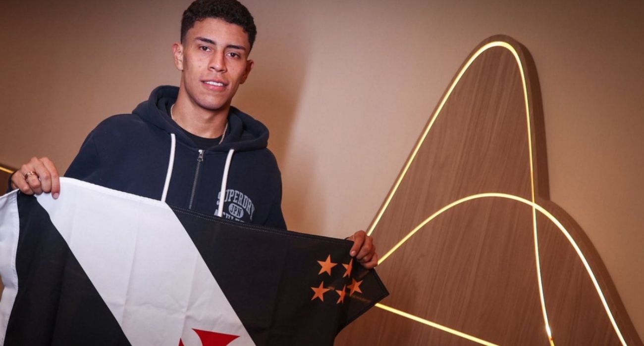 Johan Rojas desembarca no Rio para assinar com o Vasco