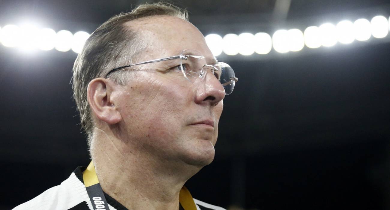 John Textor em campo após jogo do Botafogo