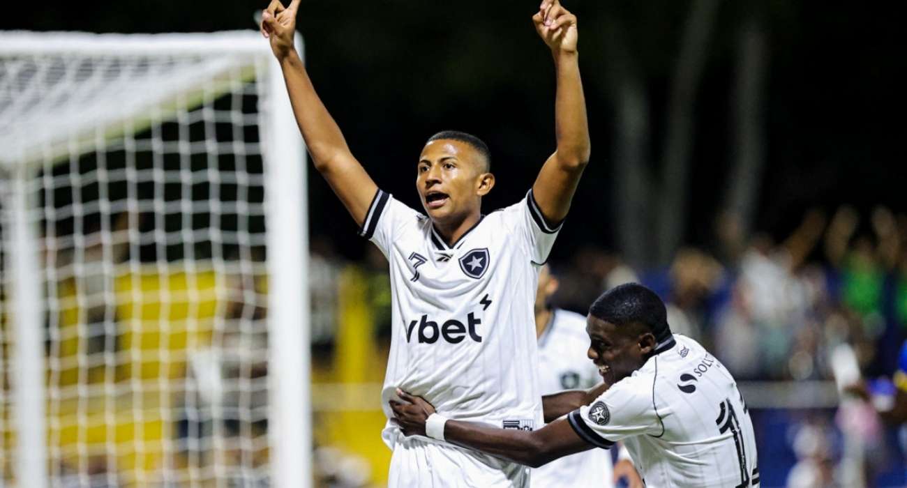 Kauan Toledo comemora gol pelo Botafogo na Taça Guanabara