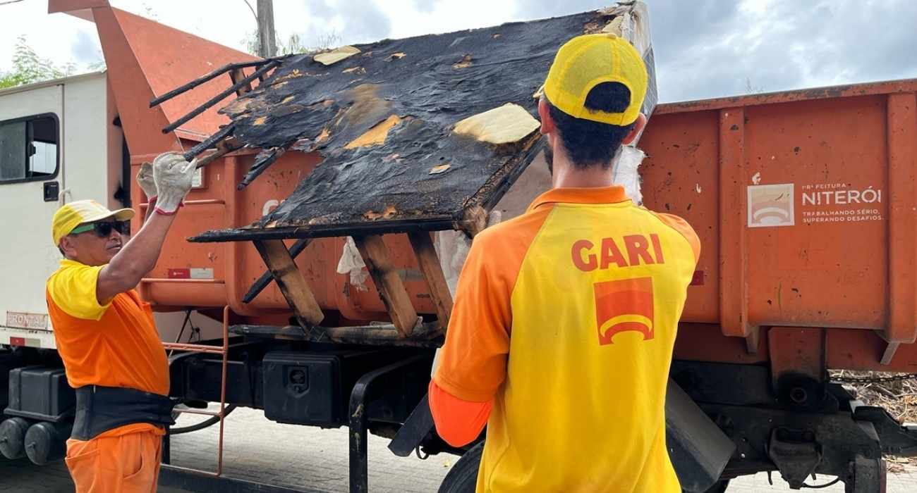 Garis da CLIN atuam na limpeza urbana de Niterói
