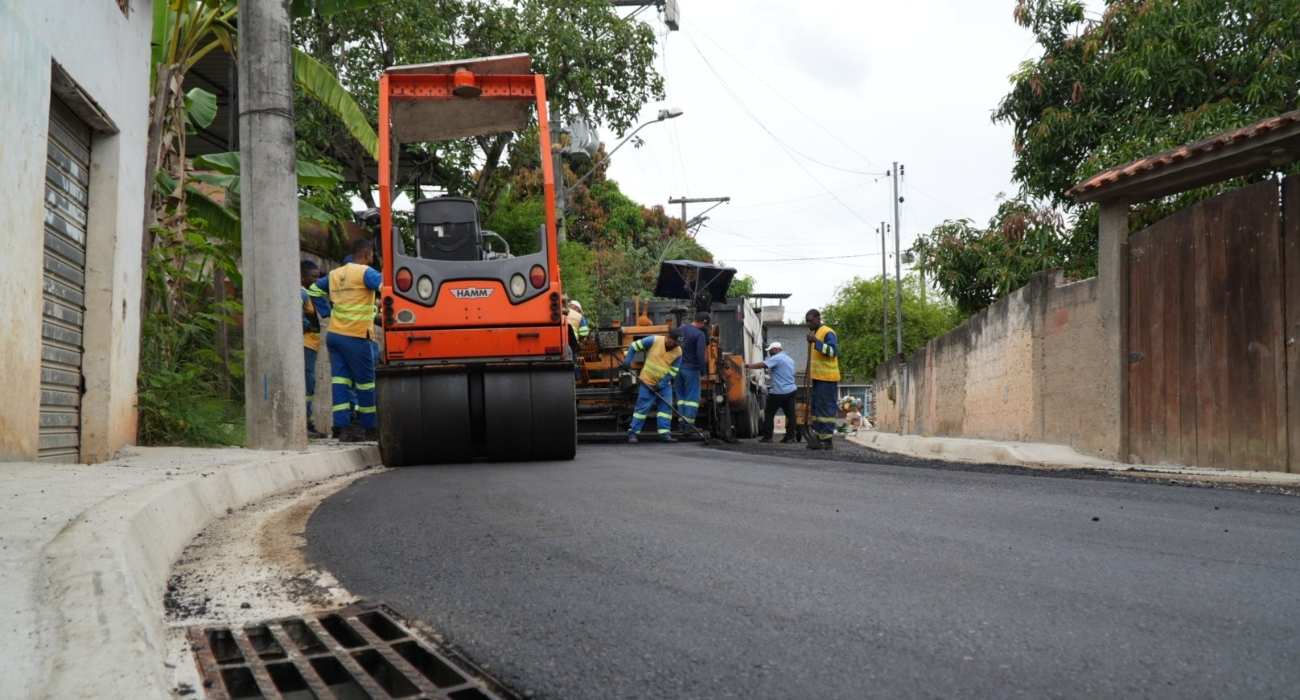 Obras de pavimentação no Jardim Bom Retiro, em São Gonçalo