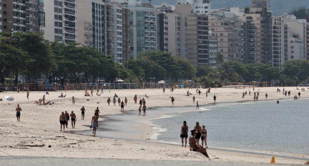 Termômetro marca 44 graus durante calor extremo em Icaraí, Niterói