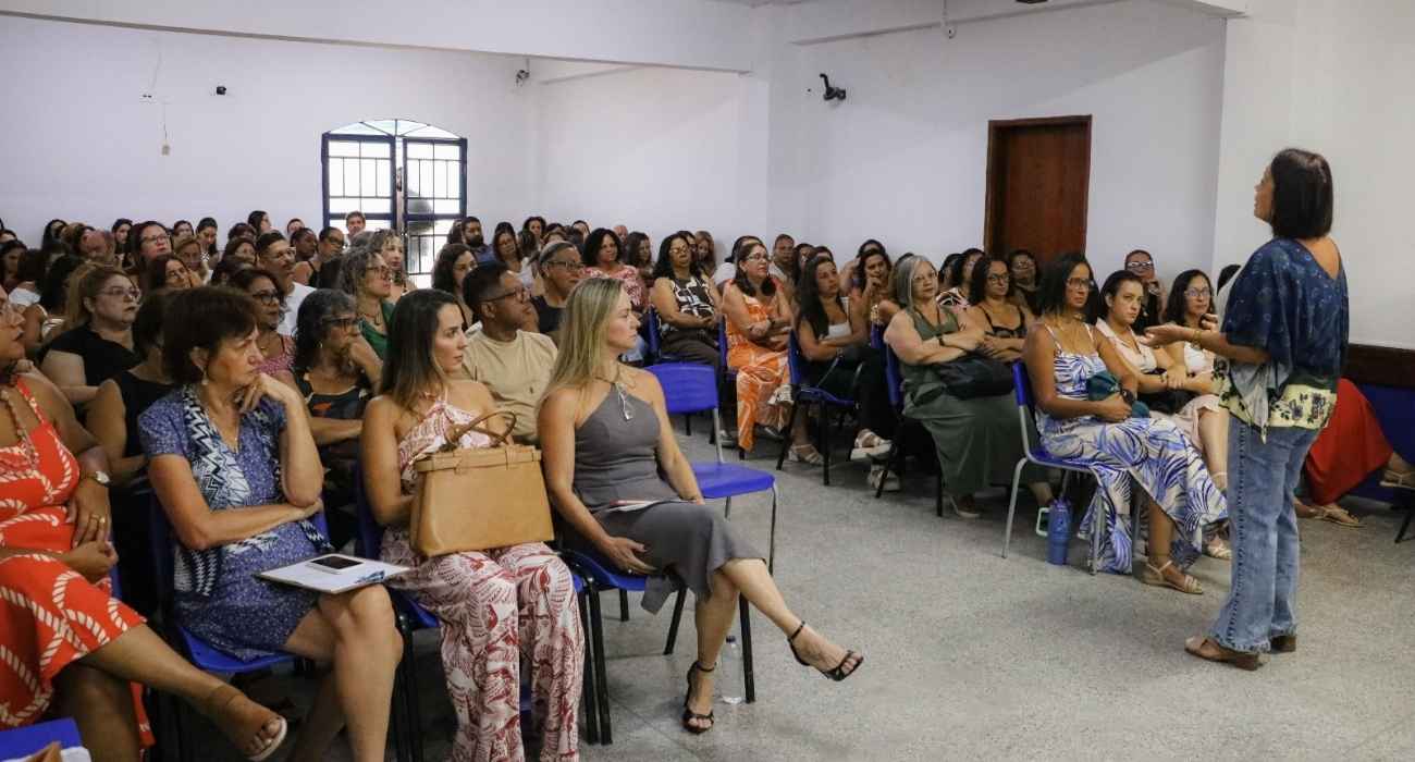 Reunião da Secretaria de Educação de Itaboraí com diretores escolares
