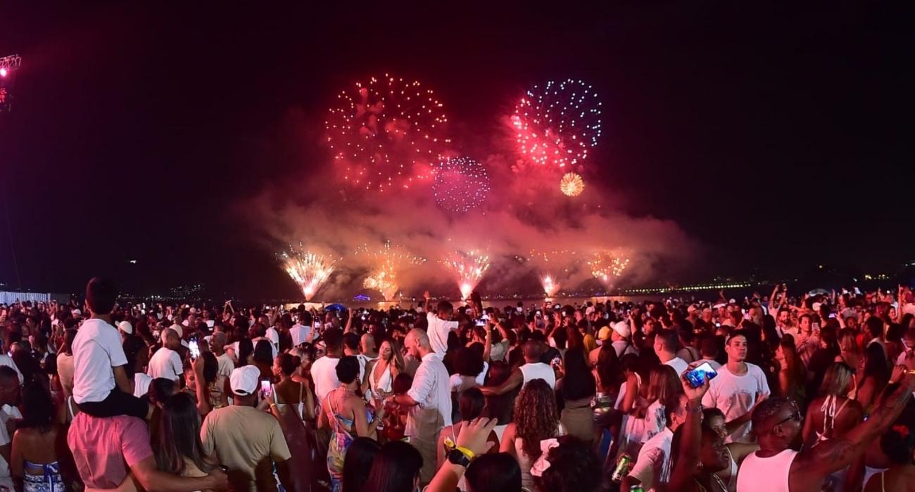 Multidão celebra Réveillon 2026 na Praia de Icaraí, em Niterói Multidão celebra Réveillon 2026 na Praia de Icaraí, em Niterói