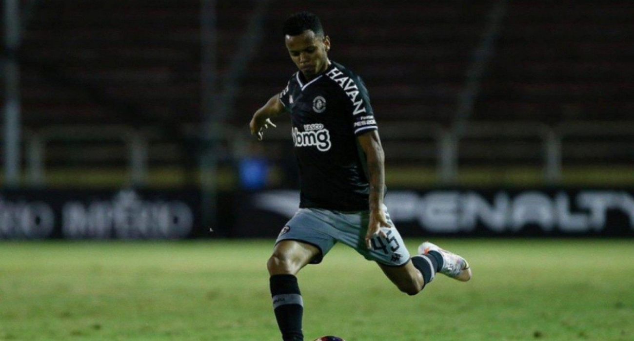 Riquelme em ação pelo Vasco no Campeonato Brasileiro