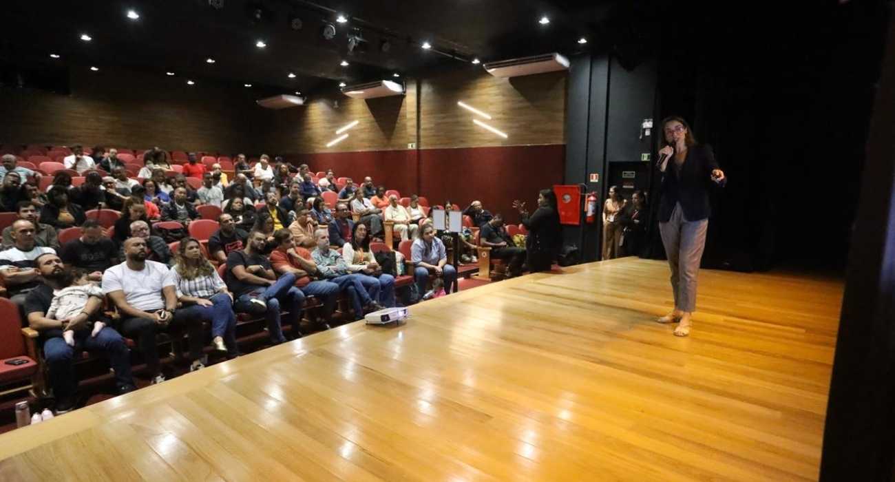 Moradores participam de audiência pública do Vida Nova no Morro em Niterói