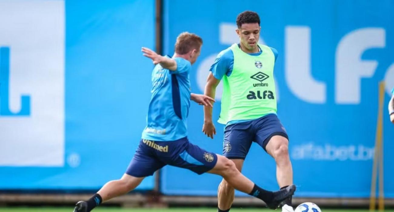 Viery em ação pelo Grêmio durante treino