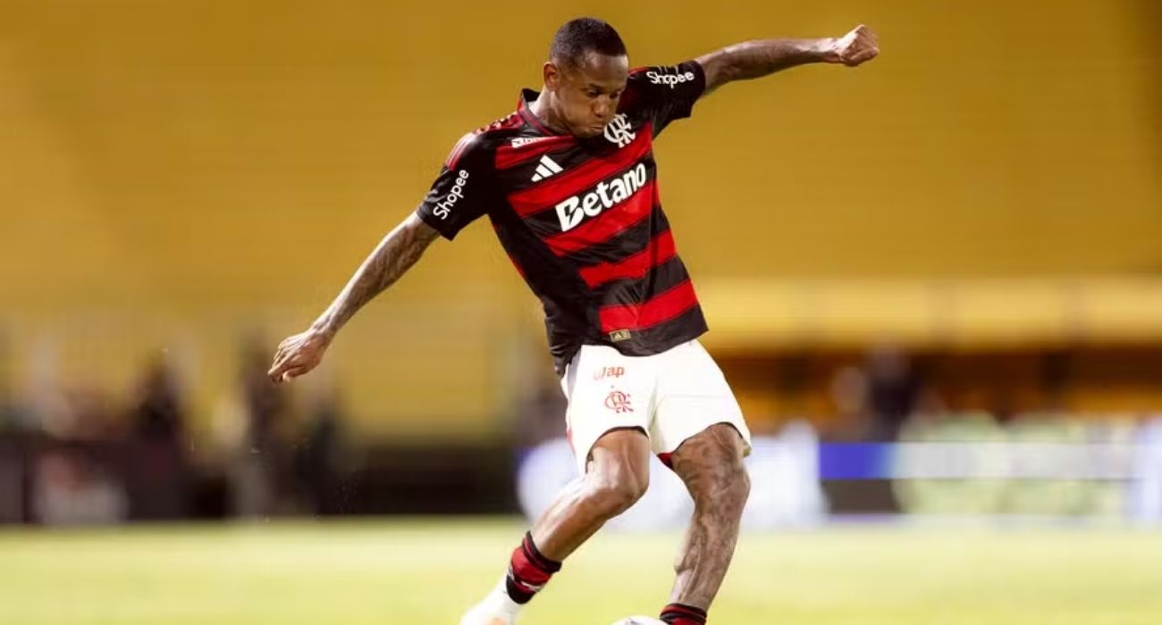 Wallace Yan durante treino no Ninho do Urubu Wallace Yan durante treino no Ninho do Urubu