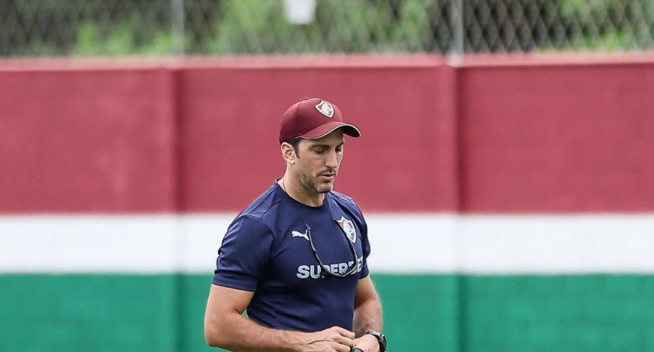 Kevin Serna em ação pelo Fluminense sob comando de Luis Zubeldía