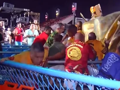 Urgente: Alegoria da União de Maricá atropela pessoas na dispersão e agremiação estoura tempo