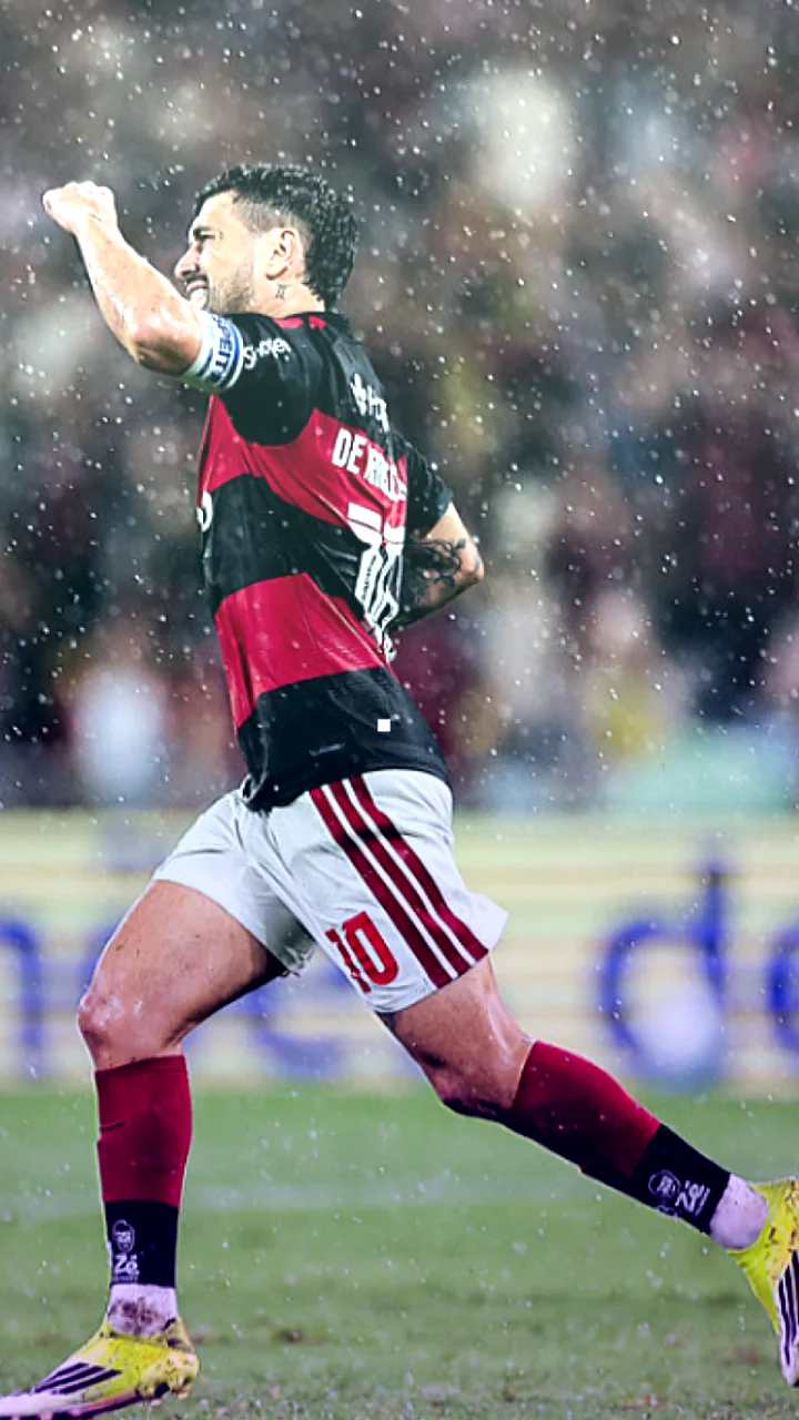 Arrascaeta comemora o gol de empate do Flamengo, ainda no primeiro tempo | Gilvan de Souza/CRF