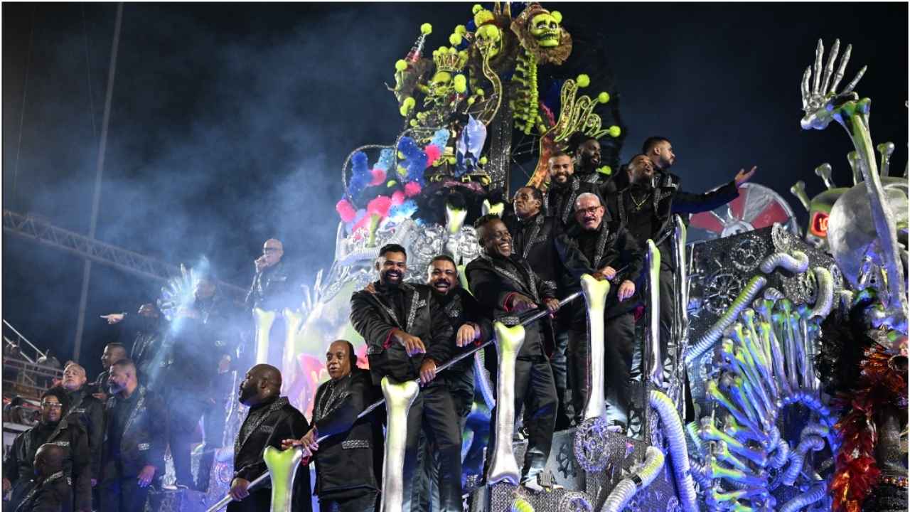 Bonde do Caveira trouxe artistas do carnaval com quem Ciça quis dividir a homenagem recebida | Alex Ferro/Riotur