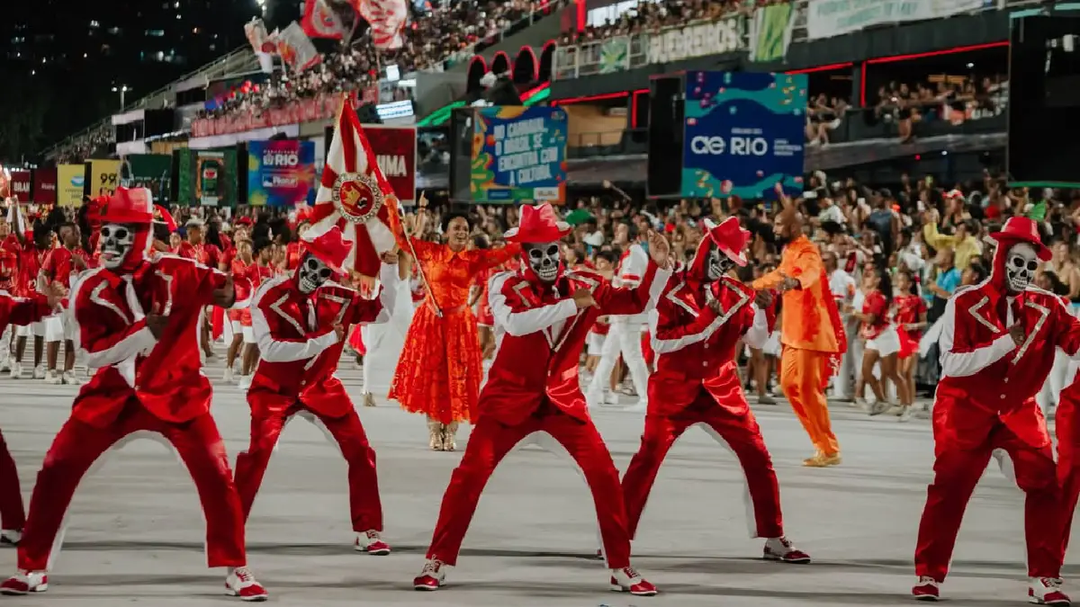 Performance da Comissão de Frente durante ensaio técnico | Reprodução/Viradouro/Thais Brum Fotografia