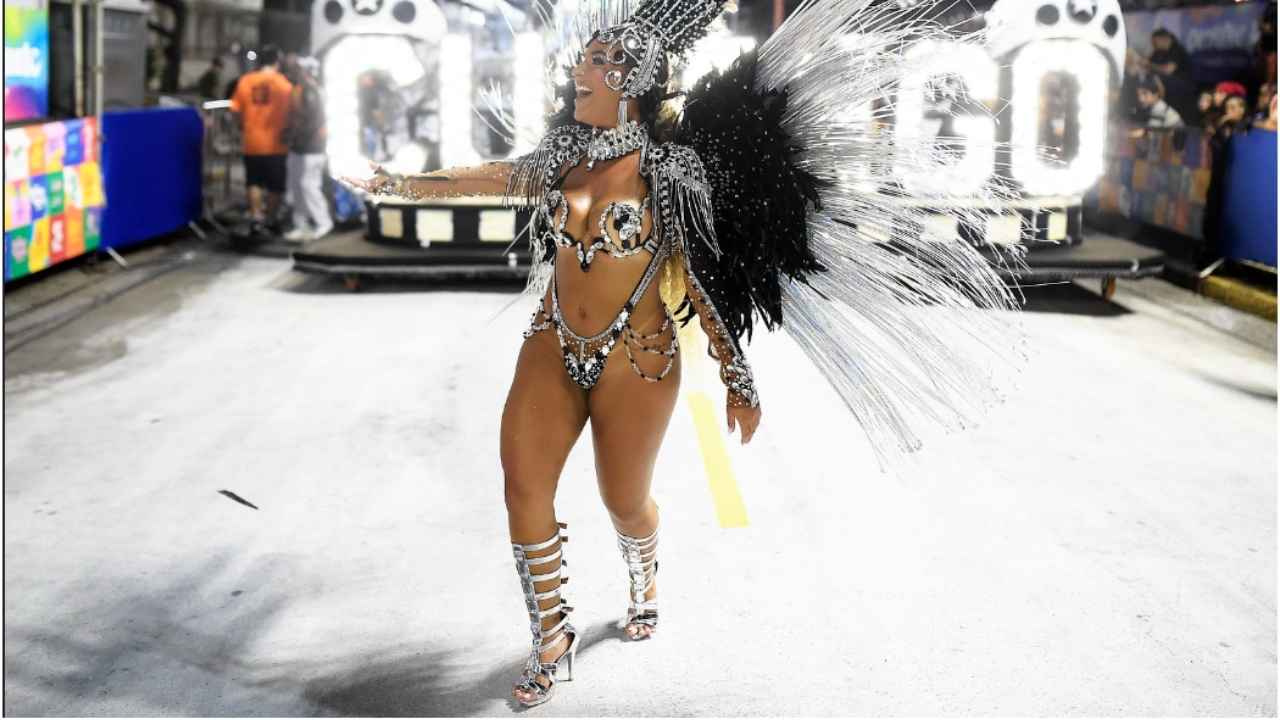 Musa à frente do pede-passagem da Cubango | Alexandre Loureiro