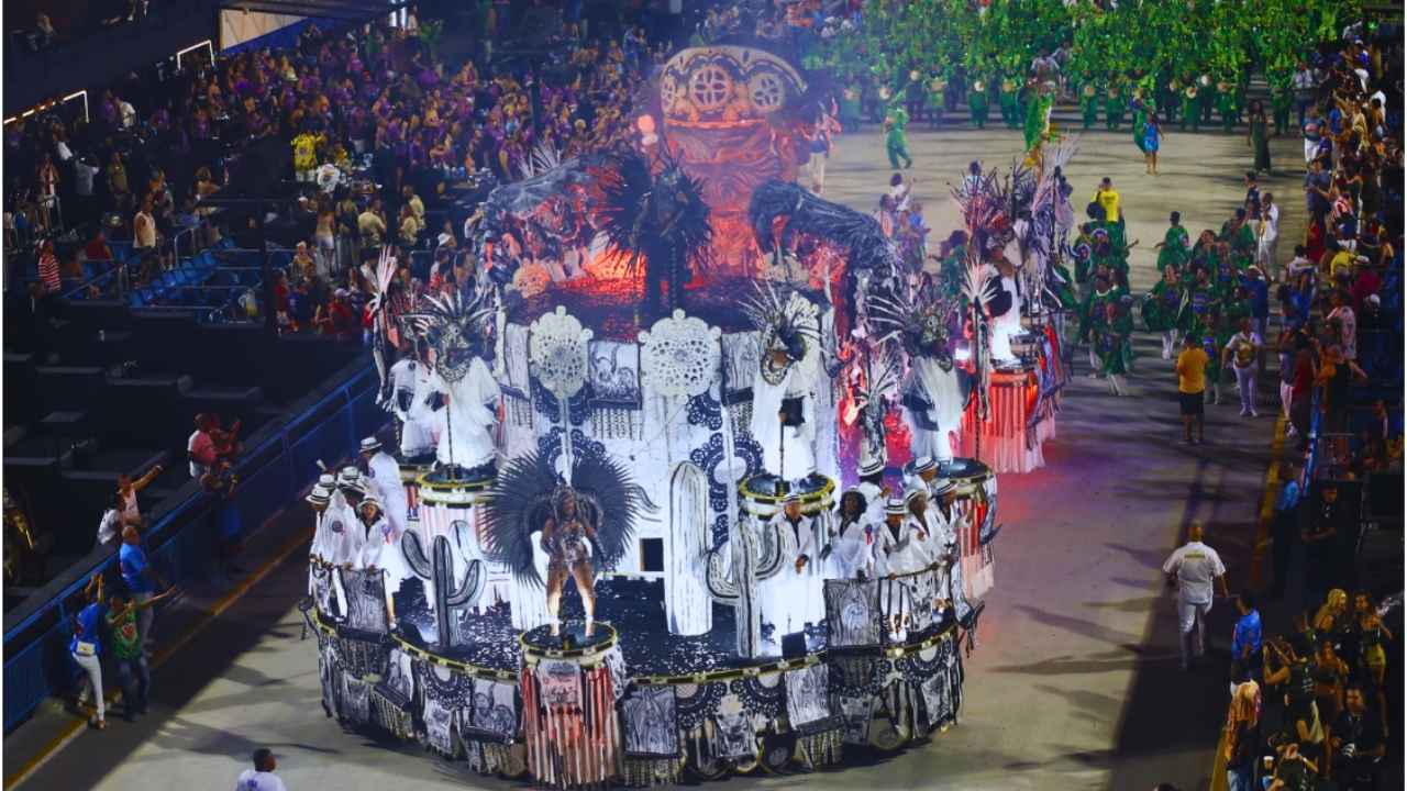 Alegoria “Malassombro sertanejo”, da Acadêmicos de Vigário Geral, vencedora do Estandarte de Ouro 2026 na categoria Fernando Pamplona, da Série Ouro