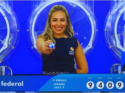 Garota da Sorte mostra a última bola do 1º prêmio da extração regular, realizada agora há pouco, que apontou o resultado do concurso 6042 da Loteria Federal de sábado, 14/02. Além do 1º prêmio, tivemos ainda o 2º, 3º, 4º e 5º.