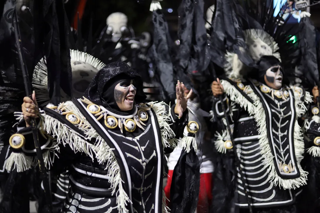 Luxo e peso nas fantasias da Unidos de Padre Miguel, que em 2026 tenta voltar ao Grupo Especial | Lucas Vitorio/RioTur